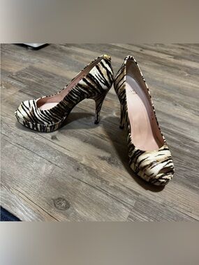 Stuart Weitzman open-toe platform pumps